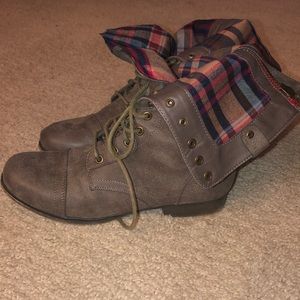 Steve Madden lace up boots
